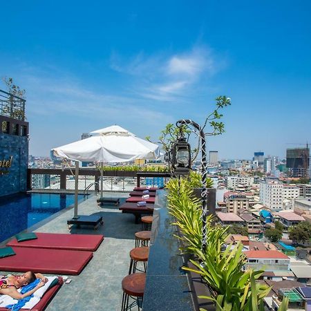 V Hotel Phnom Pen Exterior foto