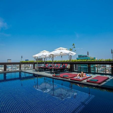 V Hotel Phnom Pen Exterior foto