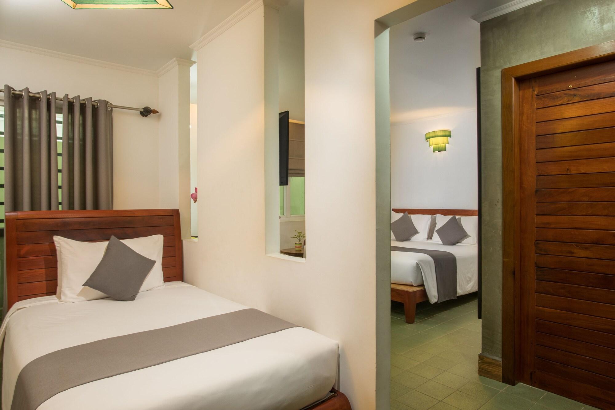 V Hotel Phnom Pen Exterior foto