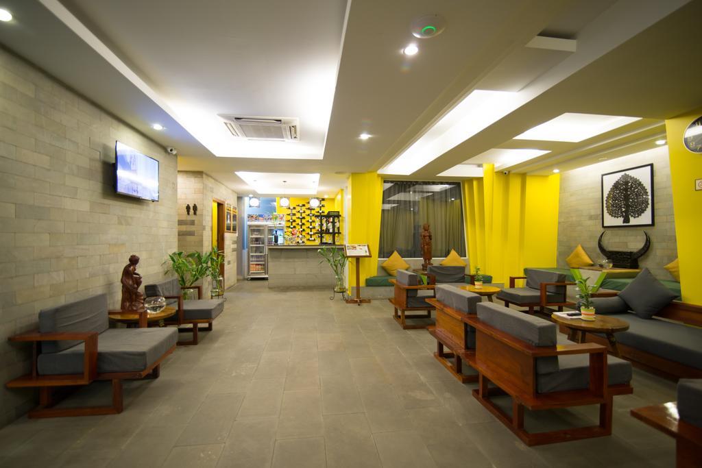 V Hotel Phnom Pen Exterior foto