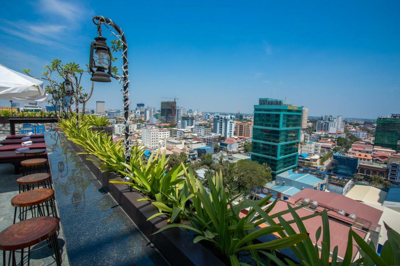 V Hotel Phnom Pen Exterior foto