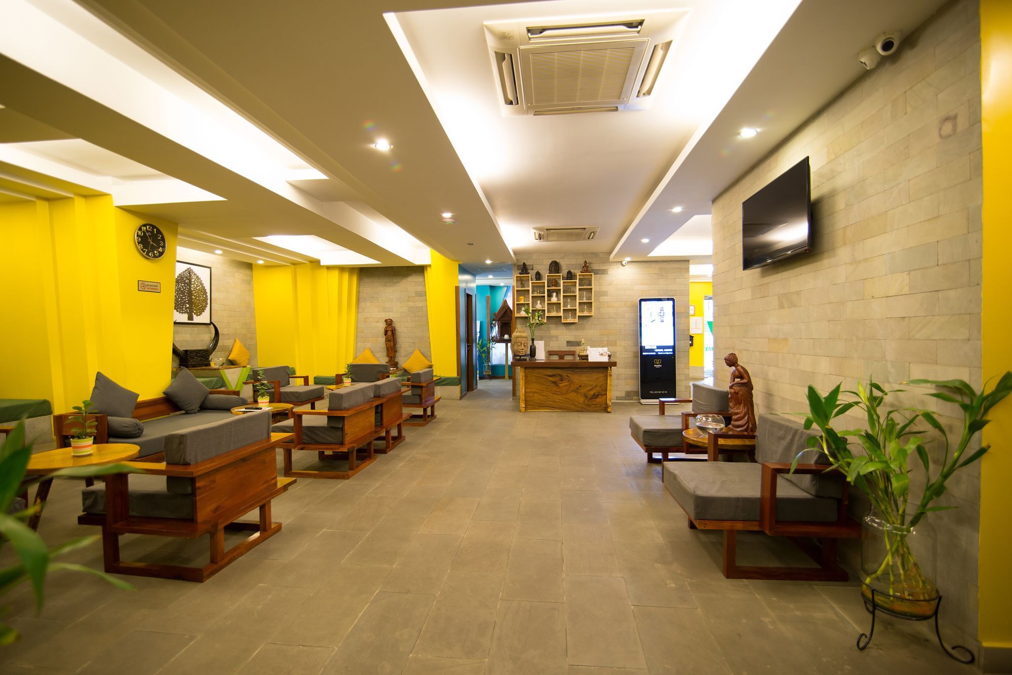 V Hotel Phnom Pen Exterior foto