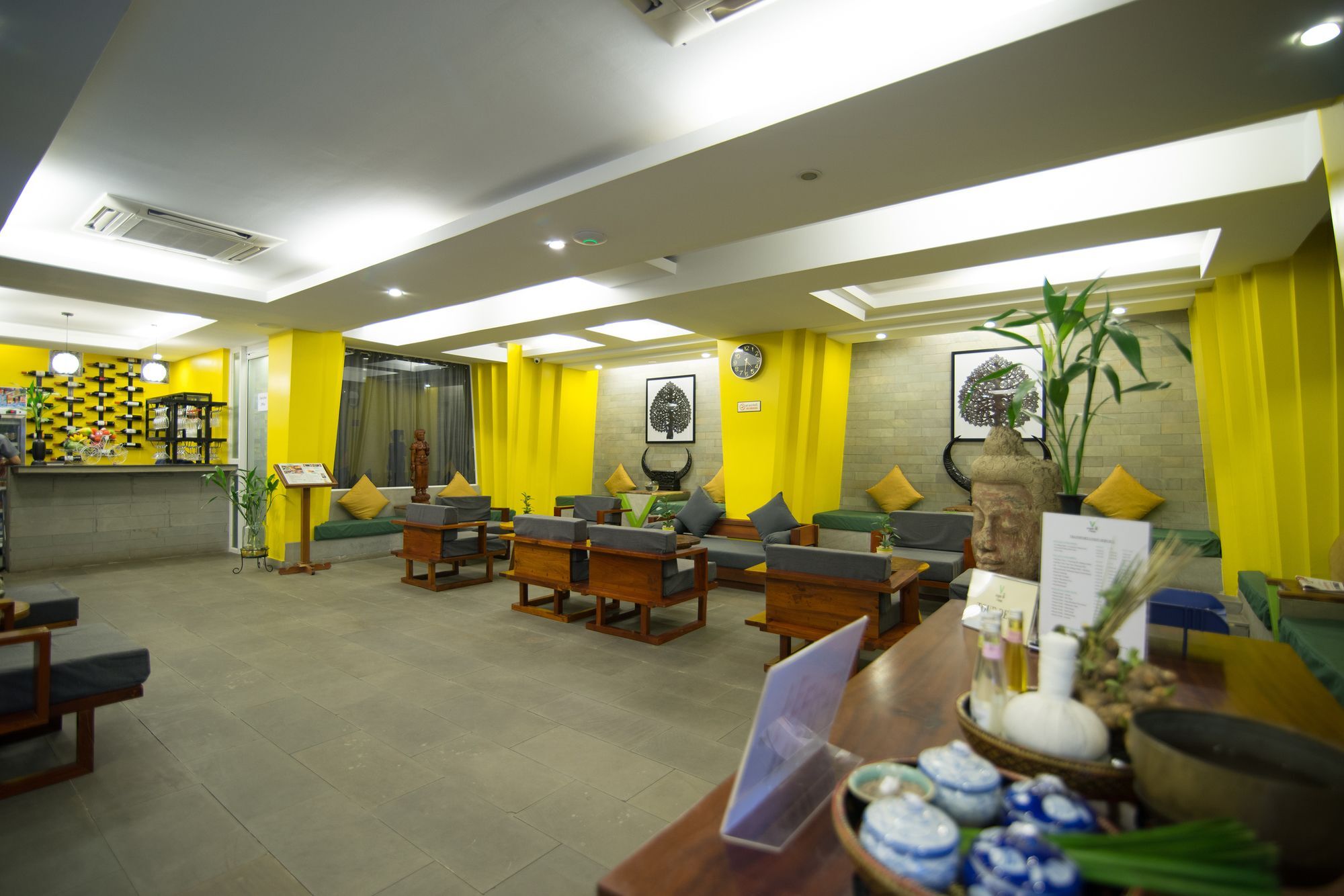 V Hotel Phnom Pen Exterior foto