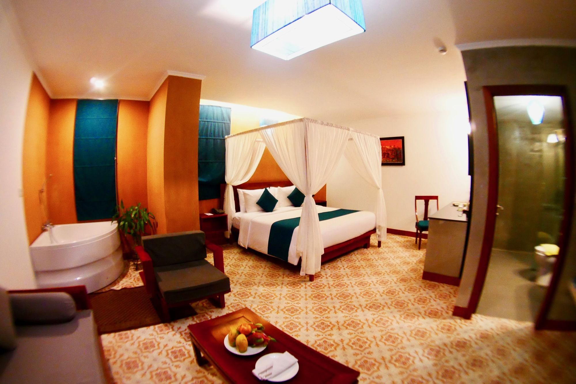 V Hotel Phnom Pen Exterior foto