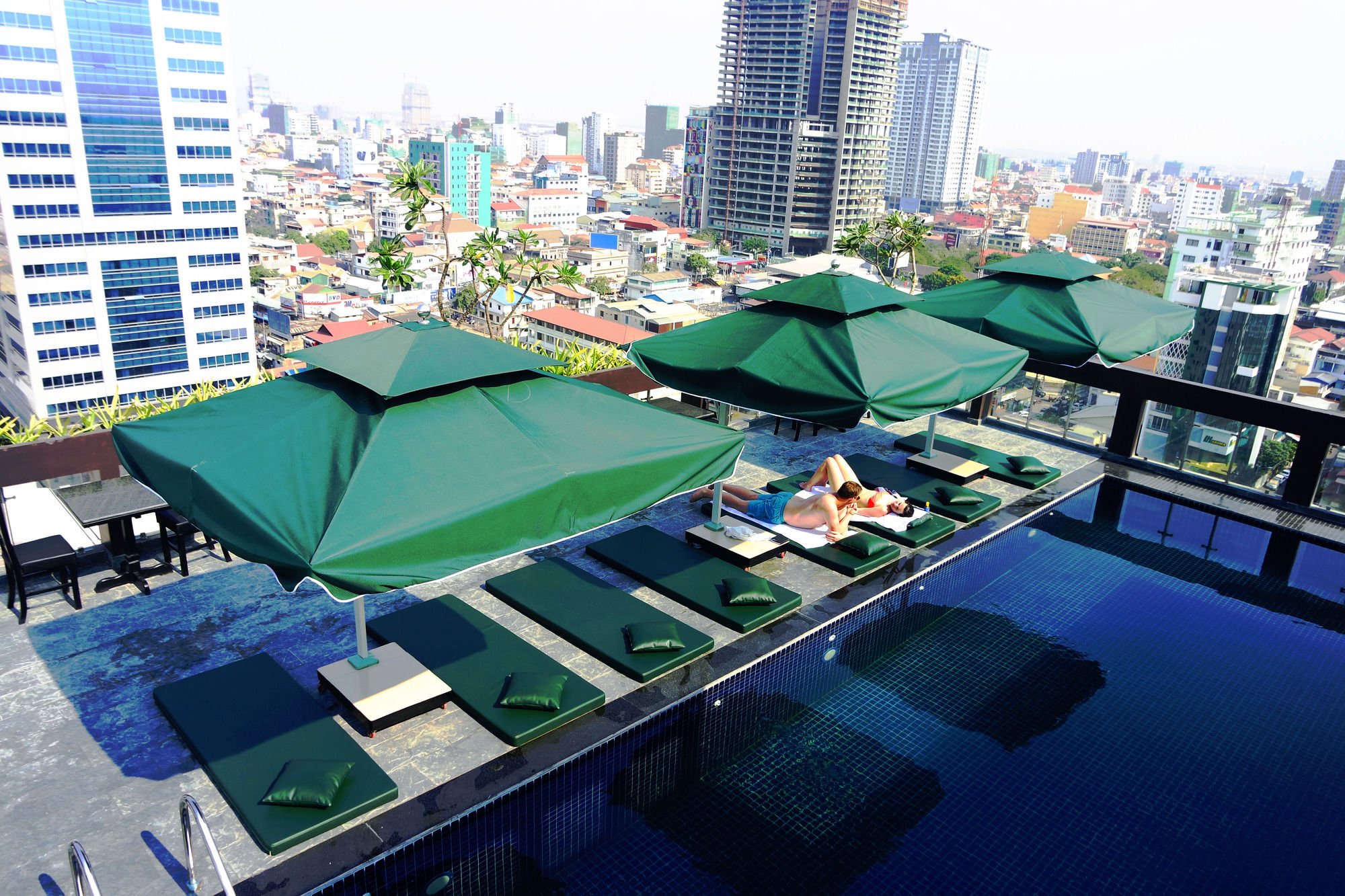 V Hotel Phnom Pen Exterior foto